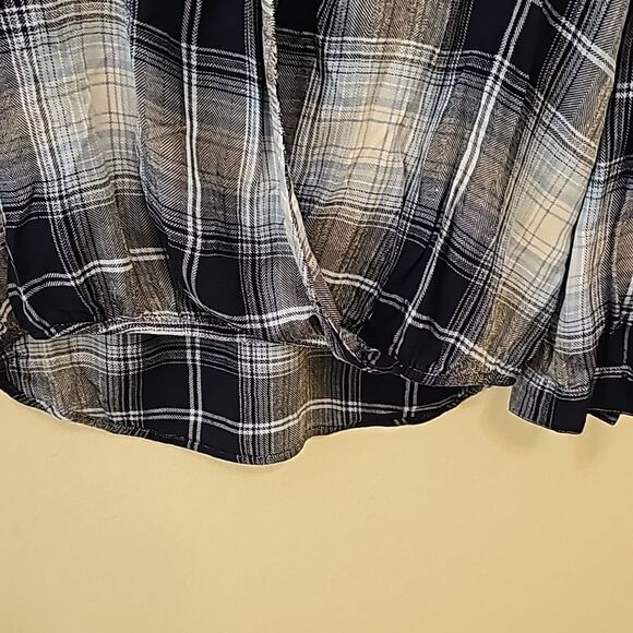 beach lunch lounge wrap front draped crossover flannel plaid Top. Size Large - Picture 4 of 9